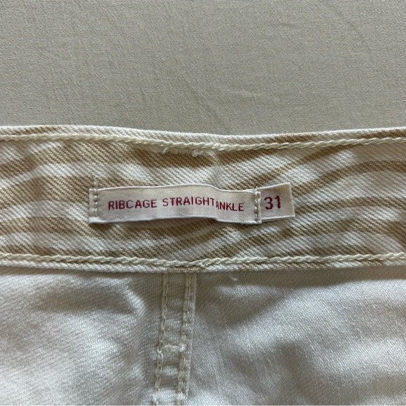 Levi's Women's Cream and White Zebra Print Ribcage Straight Ankle Jeans 31 - Picture 7 of 8